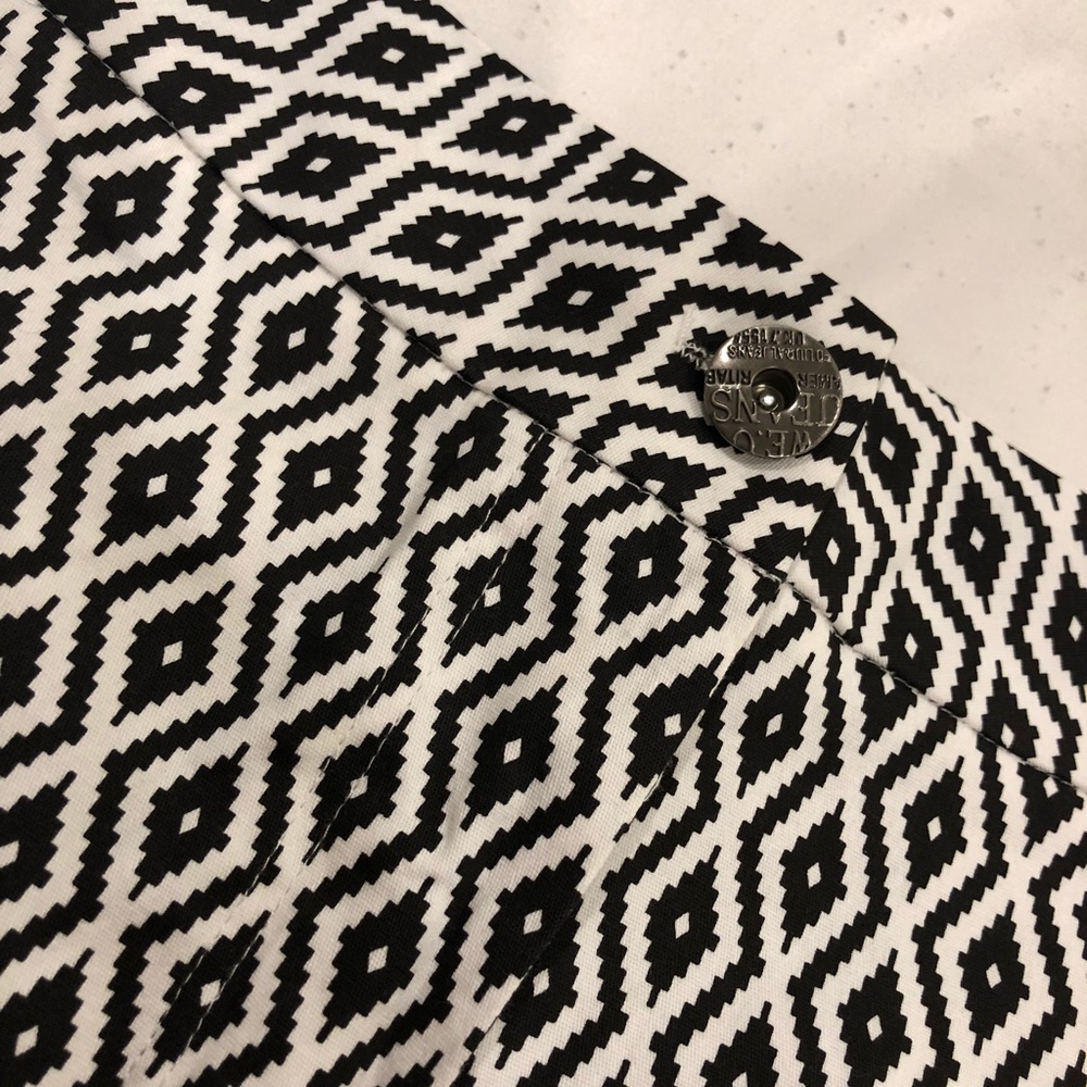 patterned shorts - Picture 3 of 4